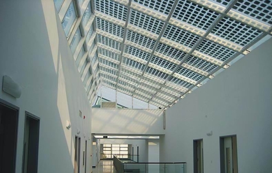 Ontruim het Gevormde Aangemaakte Photovoltaic Glas van de Zonnepaneelboog voor BIPV-moduleeigenschap