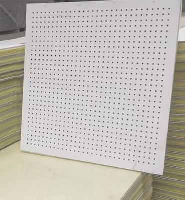 PVC-film gips plafondtegelplaat voor decoratief gebruik, plafondpaneel van gipsmateriaal