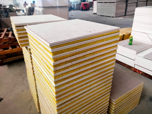 PVC-film gips plafondtegelplaat voor decoratief gebruik, plafondpaneel van gipsmateriaal