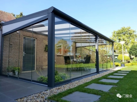 Op maat gemaakte grootte glazen huizen voor buitenwonen glad oppervlak Aluminium frame Zonnekamer