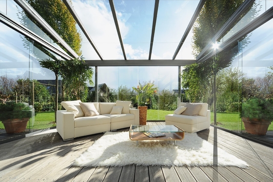Gelaagd huis met glad oppervlak en gehard glas