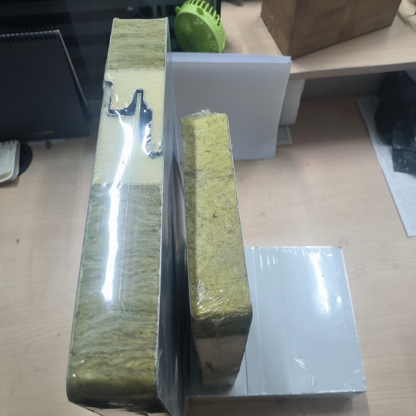 Branddichte isolatie Rock wool / PU wandpaneel dak PPGI sandwich panelen voor werkplaatsen / gebouwen